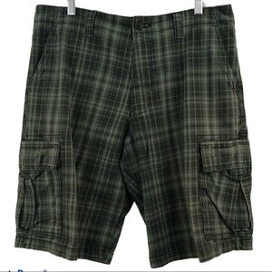 Eddie Bauer Legend Green Plaid Cargo Golf Back Pocket Shorts 32